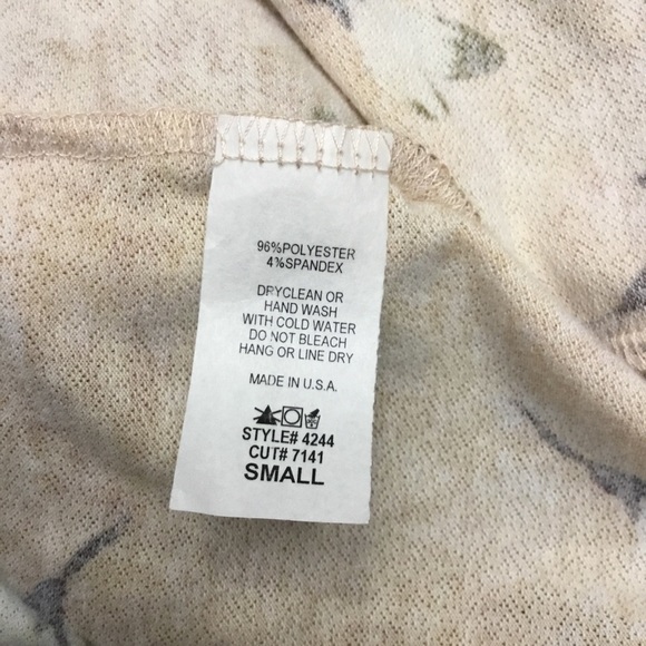 NWOT ENTRO FLORAL PRINT TOP - Picture 6 of 7